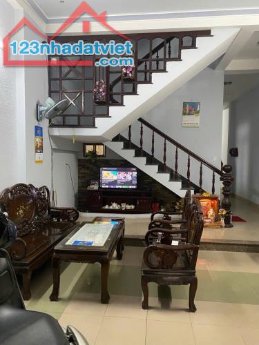 Chủ gởi bán căn nhà 2 tầng mặt tiền đường Trần Xuân Lê, DT 5m x 20m.