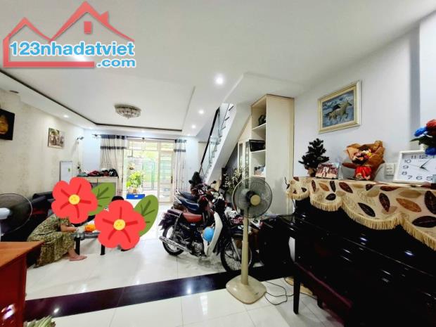 MẶT TIỀN KDC BÔNG SAO - KHU VIP ĐƯỜNG 8M VỈA HÈ - 5,5X18M NỞ NHẸ - 3 TẦNG BTCT - 16 TỶ