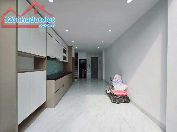 Phố Đội Cấn, Ba Đình. Diện tích 35m x 6 tầng thang máy, giá 6.5 tỷ