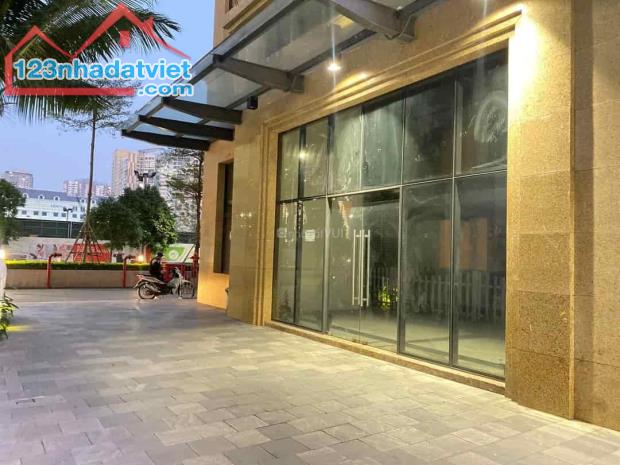 Bán gấp shophouse tòa D