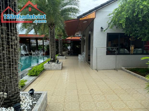 Cần bán rẻ siêu phẩm biệt thự cực đẹp và đẳng cấp mặt tiền đường, Tặng 1 Lượng Vàng SJC