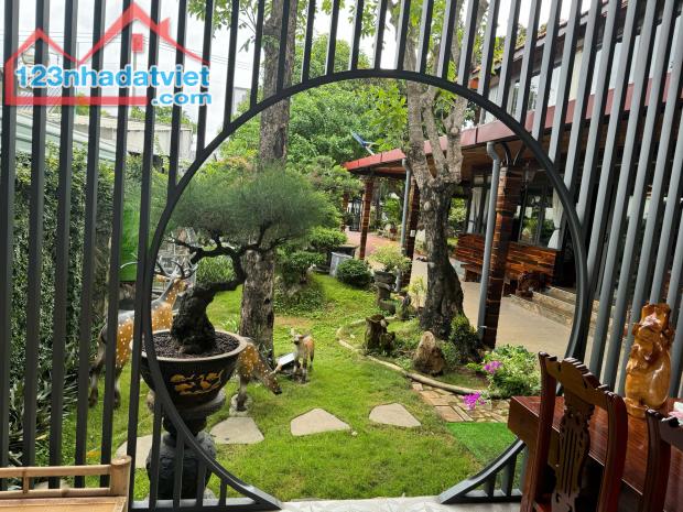 Cần bán rẻ siêu phẩm biệt thự cực đẹp và đẳng cấp mặt tiền đường, Tặng 1 Lượng Vàng SJC - 4