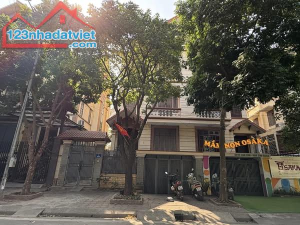 Biệt thự song lập hạng sang có hầm gần Công viên Phùng Khoang