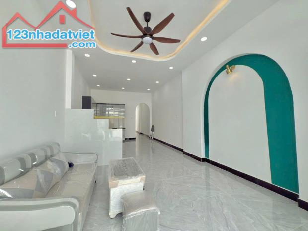 Bán nhà cấp 4 ngay cây xăng Đức Hưng Phường Tân Phong SHR Thổ cư - 1