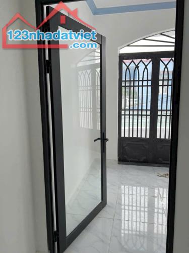 cần bán gấp nhà 1 trệt 1 lầu ,4ph ngủ, đường xe hơi tới cửa vị trí đẹp giá 3 tỷ 780 - 4