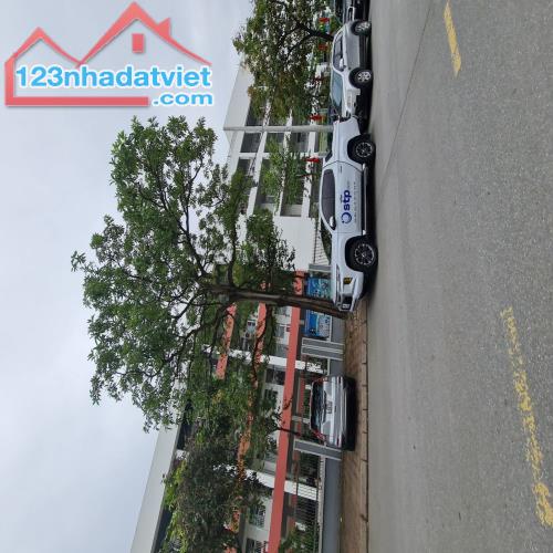 Nhà 5 tầng 82m2 mặt phố kinh doanh 25m tại Trâu Quỳ, Gia Lâm. Giá đầu tư. Lh 0989894845