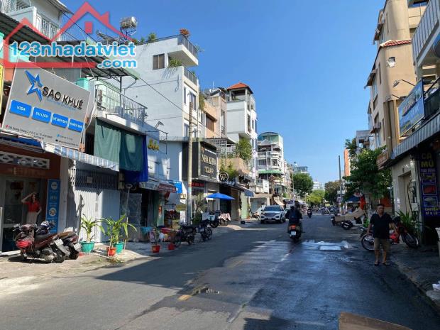 Nhà  Mặt Tiền Gốc, Nguyễn Tiểu La Quận 10, 35m2 Cấp4 sổ vuông ,Hoàn Công Đủ Dưới 11 tỷ TL
