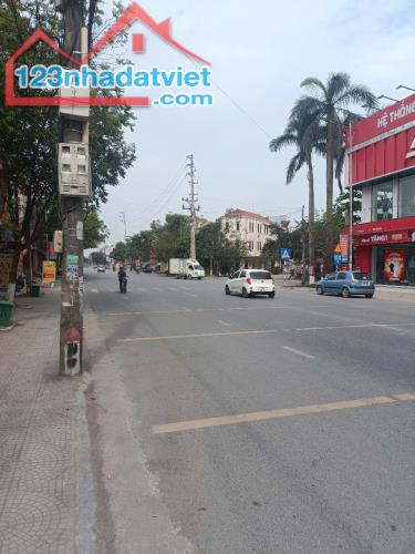 Chính chủ bán nhà mặt phố thị trấn Hồ-Thuận Thành-Bắc Ninh-107m*2 tầng-giá 8 tỷ (thương lư