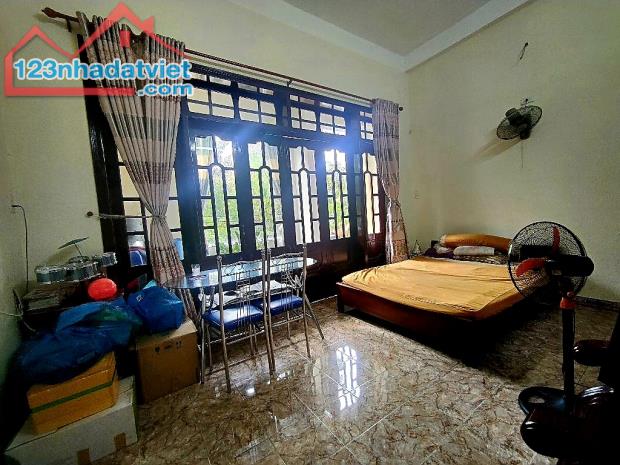 BÁN NHÀ CẤP 4 GÁC LỬNG - GIÁP VĂN CƯƠNG - GẦN BIỂN NGUYỄN TẤT THÀNH - GIÁ CỰC TỐT