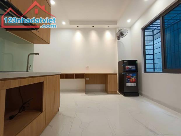 Bán Tòa Căn Hộ Dịch Vụ Đội Cấn, Ba Đình 50m 9 Phòng Khép Kín Dòng Tiền Cao Giá 9,45 Tỷ - 2