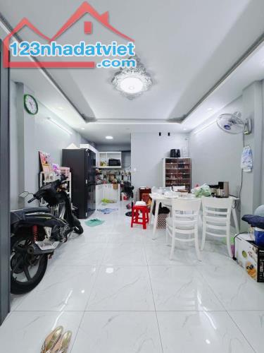 GẤP BÁN NHÀ3 TẦNG _NGANG 4M ĐƯỜNG ĐOÀN VĂN BƠ QUẬN 4 NHỈNH 4 TỶ