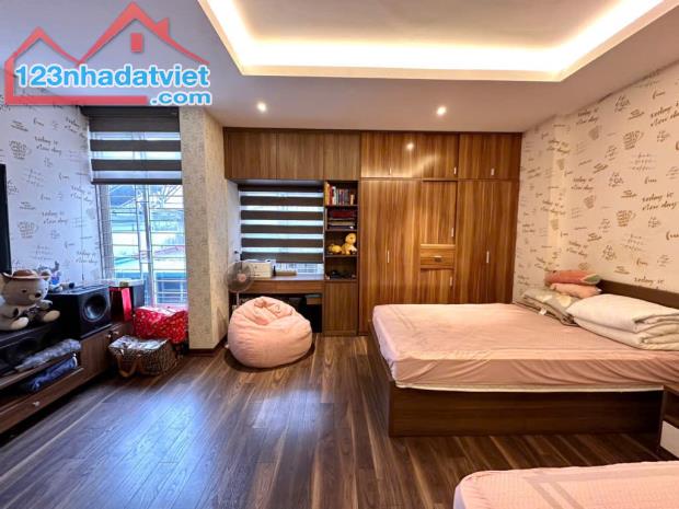 BÁN NHÀ LÔ GÓC-HOÀNG QUỐC VIỆT 33M X6T-NGÕ THÔNG-10M RA MẶT PHỐ-NHỈNH 7 TỶ - 2