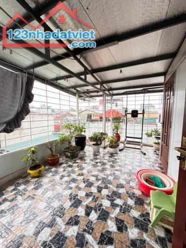 BÁN NHÀ LÔ GÓC-HOÀNG QUỐC VIỆT 33M X6T-NGÕ THÔNG-10M RA MẶT PHỐ-NHỈNH 7 TỶ - 5