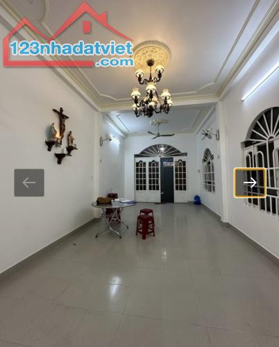 BÁN NHÀ MẶT PHỐ ĐÔNG TAM, HÓC MÔN - 140M2, 3 TẦNG, 6 PN, GIÁ 11 TỶ - SỔ HỒNG CHÍNH CHỦ