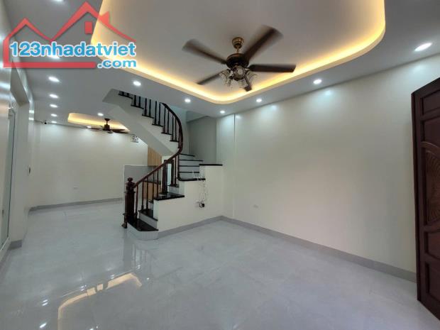 🏬LIÊN MẠC #BẮC TỪ LIÊM    🔥46M *5t NHỈNH 5 TỶ   +LO GÓC - MT KHỦNG -ÔTÔ ĐỖ CỔNG   +NHÀ M - 3