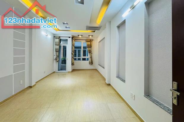 Bán nhà Nguyễn Trọng Tuyển, Xe hơi, 39m² (3.5m hậu 4.2m, dài 10.2m) - Giá 7.9 tỷ TL - 1