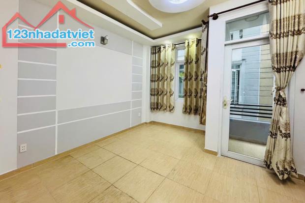 Bán nhà Nguyễn Trọng Tuyển, Xe hơi, 39m² (3.5m hậu 4.2m, dài 10.2m) - Giá 7.9 tỷ TL - 2