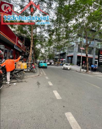 Bán nhà Phân Lô-Lê Văn Thiêm-92m2, mặt tiền 9.6m. Giá thương lượng