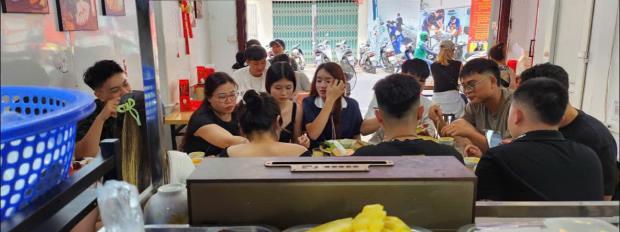 Do chuyển định cư vào Sài Gòn nên mình muốn nhượng lại cửa hàng bán đồ ăn tại Đống Đa, Hà - 2