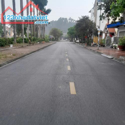 Cần bán lô đất 110m2 trục chính tại Phường Hoành Sơn – Kinh Môn vị trí đẹp Lh:0971822204
