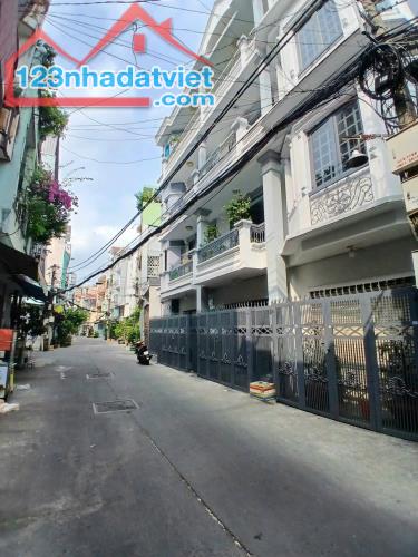 Bán nhà quận 11, đường Lạc Long Quân, 48m2, 5 tầng, hẻm 8m, 8.4 tỷ - 1