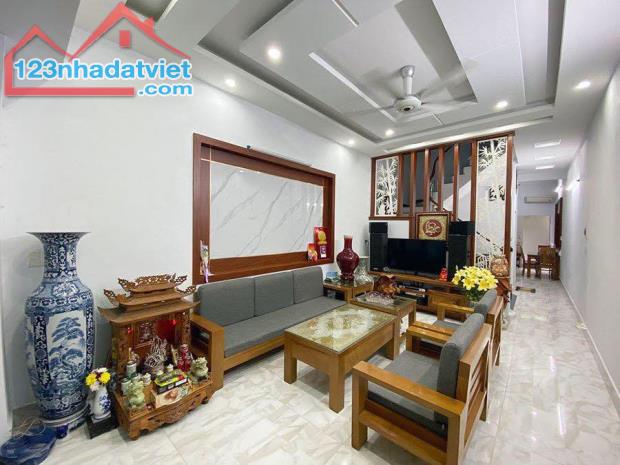 Bán nhà 3 tầng Phương Khê 100m2 có sân cổng, kinh doanh thoải mái. - 1