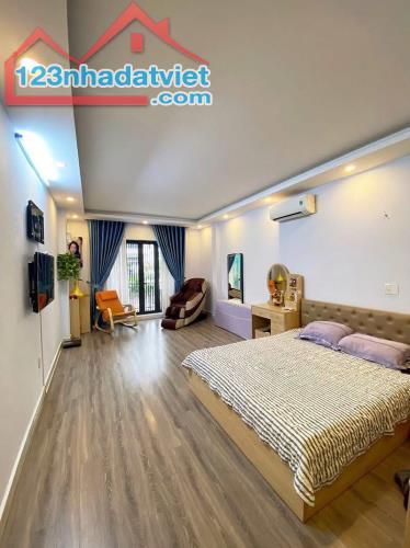 Bán nhà 3 tầng Phương Khê 100m2 có sân cổng, kinh doanh thoải mái. - 3