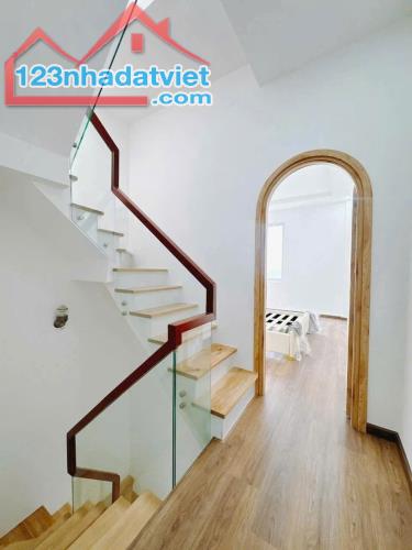 NHÀ SIÊU ĐẸP KHÁNH HỘI P.4 Q.4 THIẾT KẾ RIÊNG 4 TẦNG BÊ TÔNG CHỈ NHỈNH 6T - 2