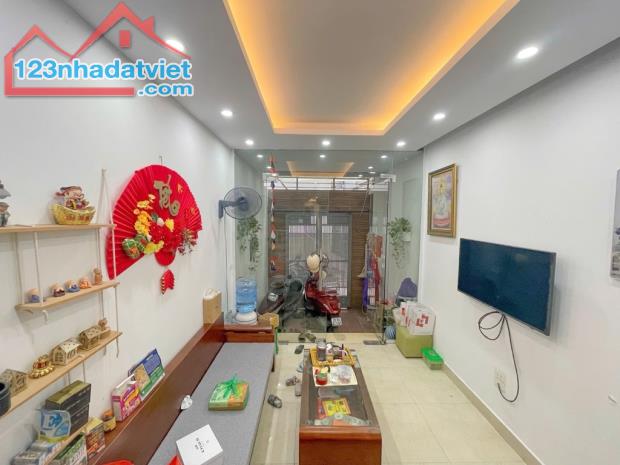 Bán nhà Đào Tấn, Ba Đình, ngõ thông, oto, DTSD 109m2, 5 tầng, Mt 6m, chỉ 22 tỷ