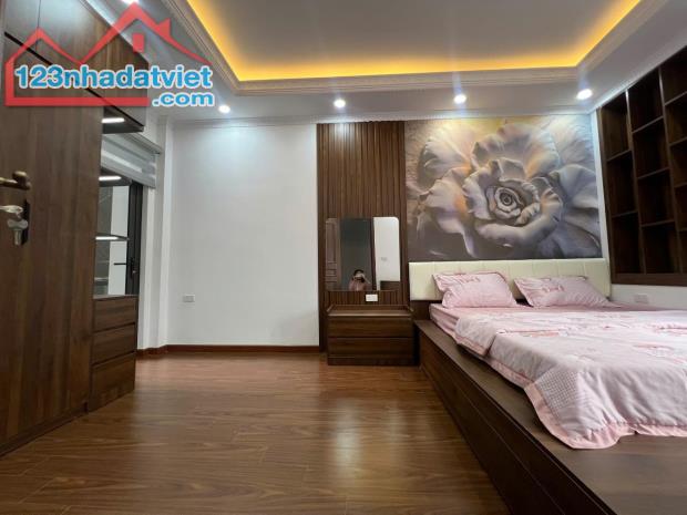 TRUNG TÂM CẦU GIẤY - CÁCH Ô TÔ 10M - SÁT HỒ MÁT RƯỢU - ĐẸP MỚI NGẤT NGÂY CON GÀ TA - NỞ - 4