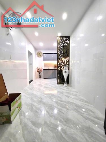 BÁN NHÀ GẦN KÊNH TÂN HOÁ, TÂN PHÚ, HẺM XE HƠI QUAY ĐẦU, NHỈNH 4 TỶ - 3