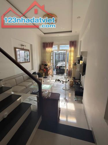 Bán nhà Đẹp ngay bến xe quận 8, giáp Tạ Quang Bửu, 4x22 phân lô chỉ 9 tỷ