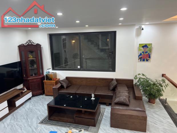 Chính chủ nhờ bán nhà Đội Cấn, Ba Đình, gần ô tô, 38m, 5 ngủ, 8tỷ