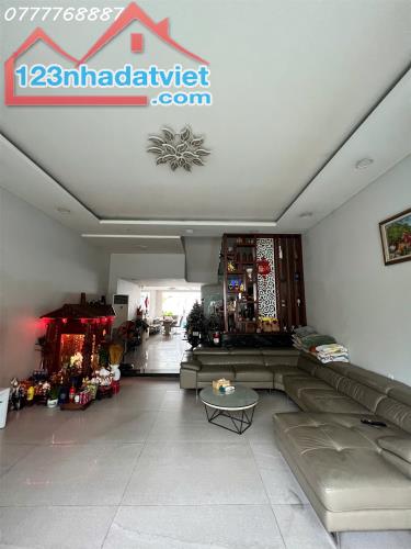 Bán nhà MT đg 25m xây đẹp gần chợ đầu mối Hóc Môn giá chỉ 43tr/m2 đất - 2
