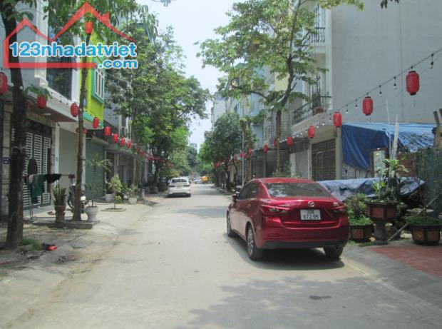 Tôi bán đất Đìa Lão, Hàng Bè, Mậu Lương gần chung cư Mipec 50m2 chỉ 9.99 tỷ. LH 0989.62.61 - 1