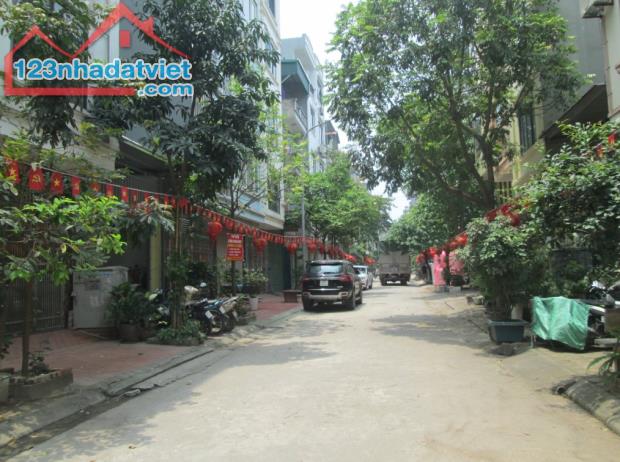 Tôi bán đất Đìa Lão, Hàng Bè, Mậu Lương gần chung cư Mipec 50m2 chỉ 9.99 tỷ. LH 0989.62.61 - 2