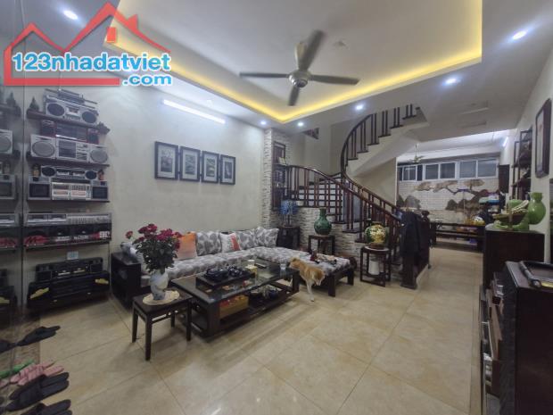 CẦN BÁN GẤP Nhà Yên Bình, Văn Quán, ngõ thông, ô tô dừng đỗ, 70m2, 4 tầng, giá chỉ 18 tỷ