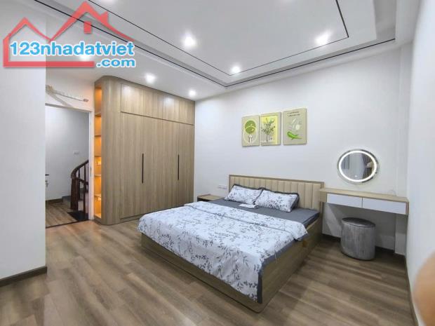NHÀ MỚI TRUNG TÂM NGỌC THỤY, CHỦ XÂY TÂM HUYẾT 47M, 5T, GIÁ NHỈNH 6 TỶ.