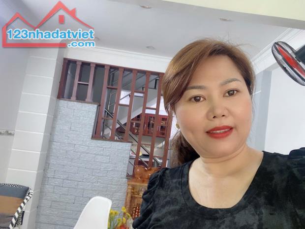 Bán nhà đẹp hẻm oto kế mặt tiền  Âu Cơ quận 11Dt 40m2- 4 tàng chỉ 5.7 tỷ tl