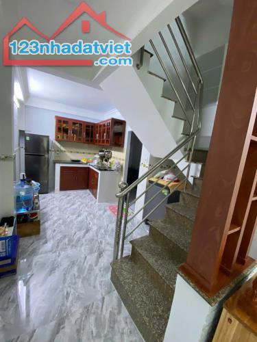 Bán nhà đẹp hẻm oto kế mặt tiền  Âu Cơ quận 11Dt 40m2- 4 tàng chỉ 5.7 tỷ tl - 3