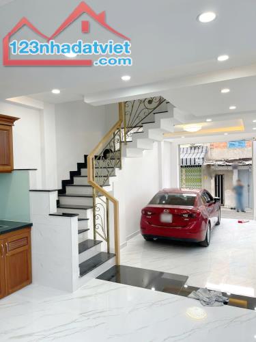 Nhà đường nội bộ 6m Bông Sao P5Q8 oto trong nhà - 2