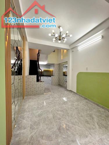 Nhà mới Trệt, 3 lầu + MCT Trần Hưng Đạo P2Q5. Giá 5,98 tỷ TL