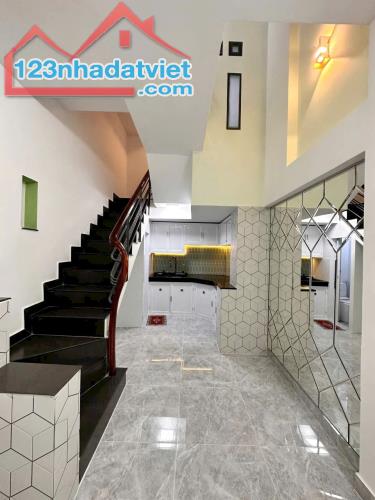 Nhà mới Trệt, 3 lầu + MCT Trần Hưng Đạo P2Q5. Giá 5,98 tỷ TL - 1