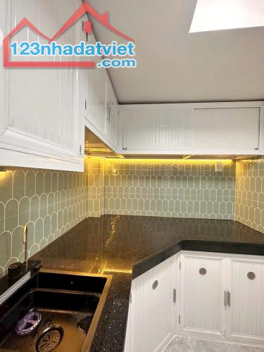 Nhà mới Trệt, 3 lầu + MCT Trần Hưng Đạo P2Q5. Giá 5,98 tỷ TL - 2