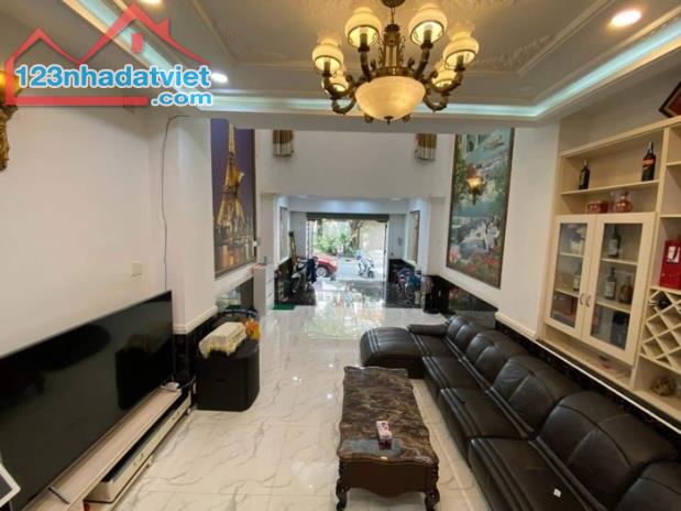 Bán nhà mặt tiền Dương Bá Trạc, ngang 5m, xe hơi chỉ 11 tỷ