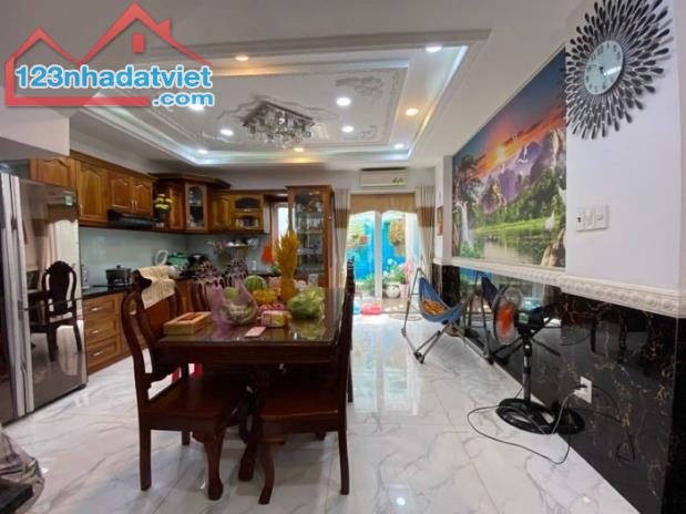 Bán nhà mặt tiền Dương Bá Trạc, ngang 5m, xe hơi chỉ 11 tỷ - 1