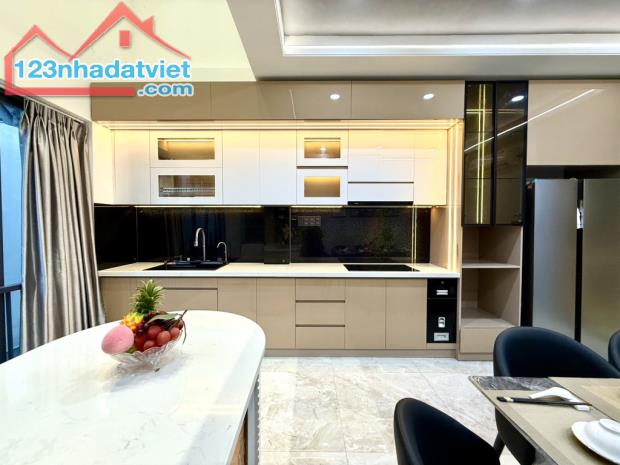 BÁN NHÀ 6 TẦNG HẺM 8M NGUYỄN VĂN KHỐI. PHƯỜNG 11 GÒ VẤP . DT80M. GIÁ 16.8 TỶ - 3