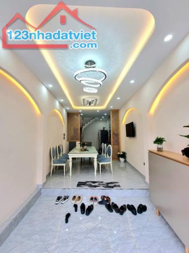 Bán nhà 5 tầng chính chủ Văn Chương xây mới 3 ngủ 35m giá 7.3 tỷ