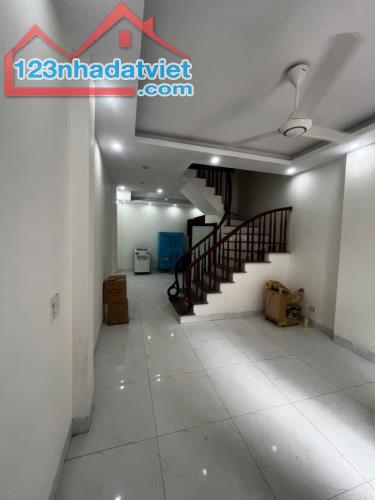 MÌNH CẦN BÁN NHÀ HÀNG XÓM KĐT VĂN KHÊ-P.PHÚ LA-Q.HÀ ĐÔNG-HÀ NỘI-4 tầng-8,95 tỷ - 3