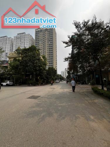 MÌNH CẦN BÁN NHÀ HÀNG XÓM KĐT VĂN KHÊ-P.PHÚ LA-Q.HÀ ĐÔNG-HÀ NỘI-4 tầng-8,95 tỷ - 4
